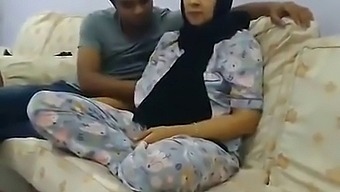 Bangladeshi Randi Gets Fucked In A Threesome With Two Guys - 6 Clips