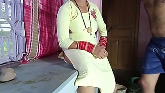 Indian Girl Malkin Ki Jawan Gets Rough Fucked In The Kitchen