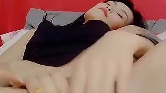 Foot Fetish: Thaitwentybabe'S Seductive Feet And Legs In Action